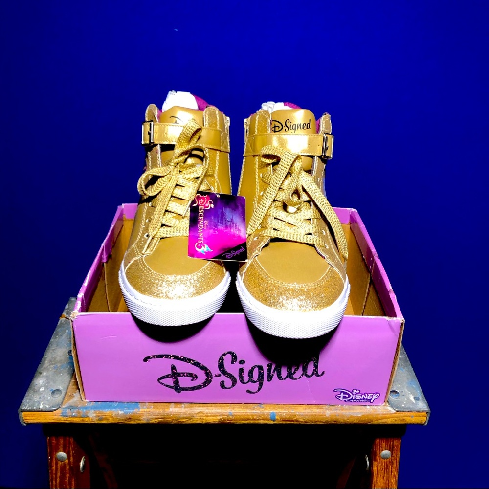 NWT Royalty Rules D-Signed Descendants 3 Sneakers (Disney Collectibles)